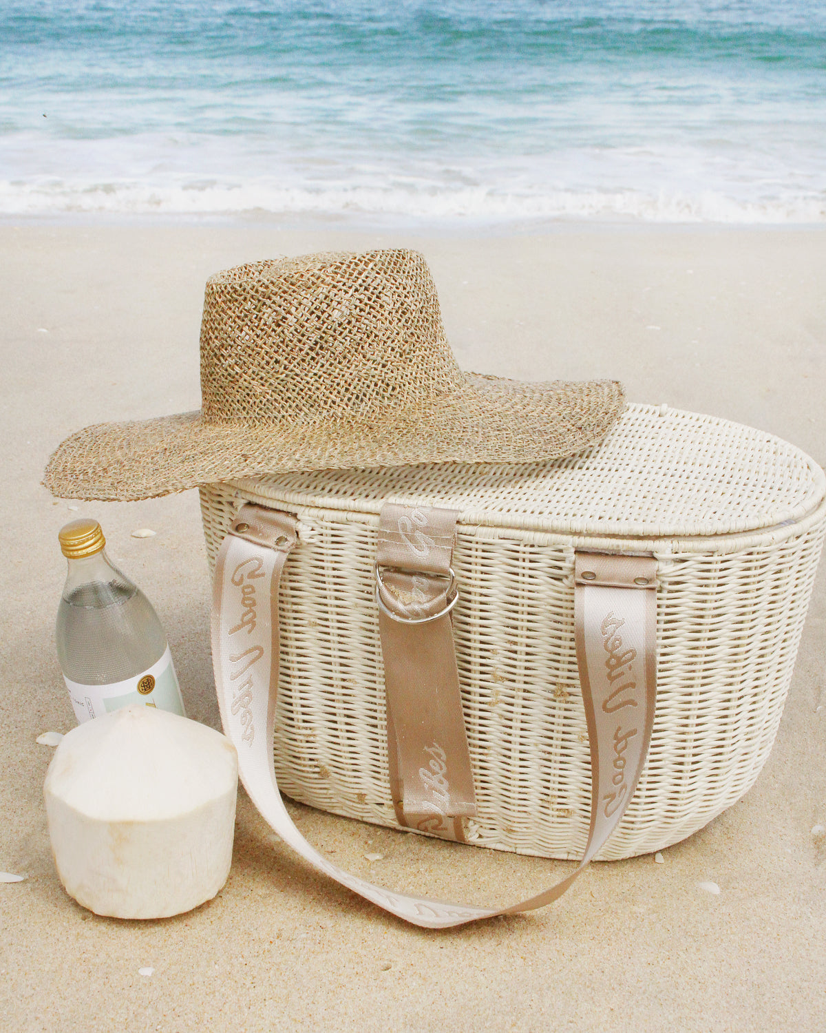 Indulge Rattan Picnic Basket Insulated Cooler